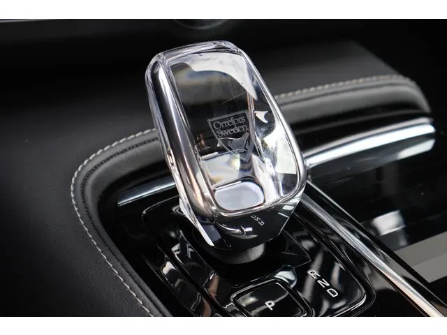 Volvo S90 T8 AWD Ultimate Dark 2024 Hybride Benzine 52