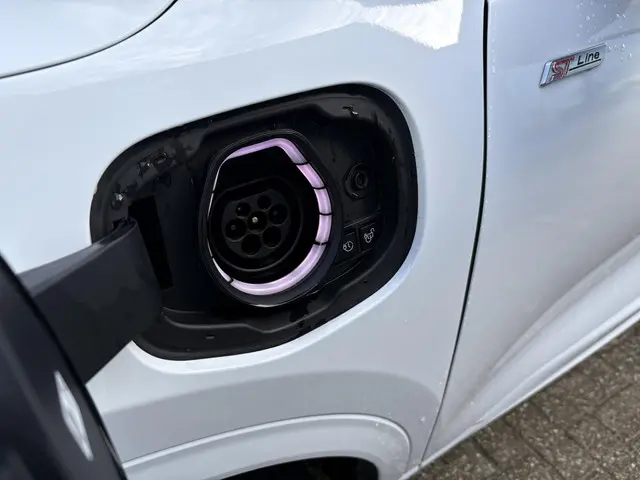 Ford Kuga 2.5 PHEV ST-Line 2021 Hybride Benzine 10