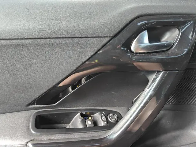 Peugeot 208 1.4 VTi Active 2012 Benzine 14