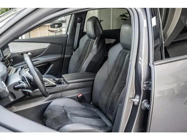 Peugeot 3008 1.6 HYbrid 225 GT 2023 Hybride Benzine 14