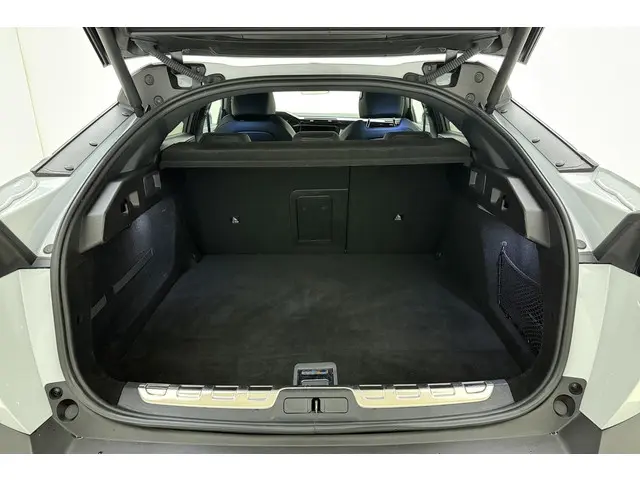 Peugeot 408 1.6 HYbrid GT 180 EAT8 2024 Hybride Benzine 10