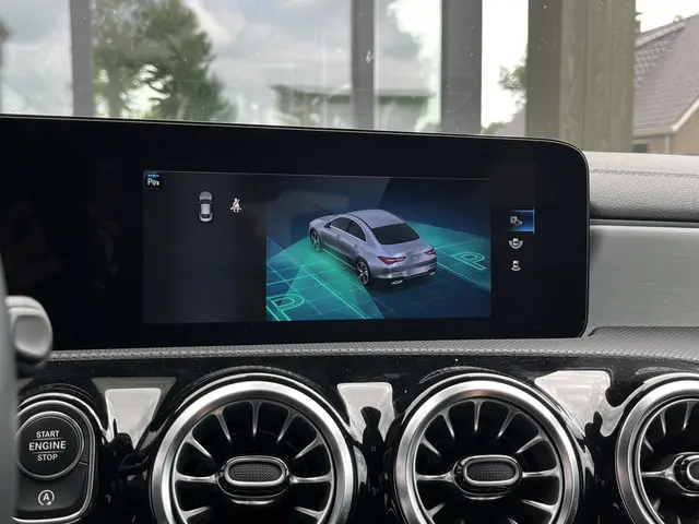 Mercedes-Benz CLA 180 Luxury Line 2023 Benzine 19