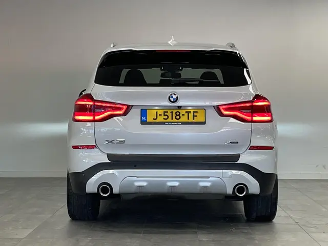 BMW X3 xDrive20i High Executive 2019 Benzine 8