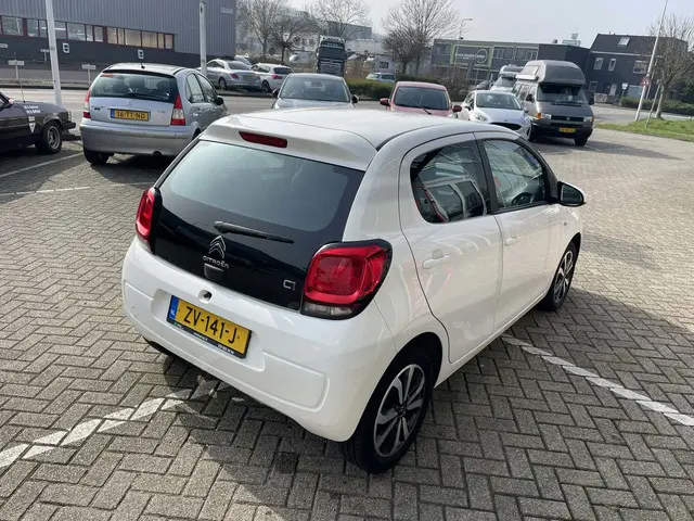 Citroën C1 1.0 VTi Shine / camera / navigatie 2019 Benzine 2