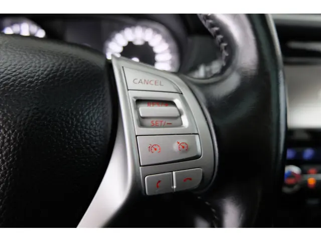 Nissan QASHQAI 1.2 Premier Edition 2014 Benzine 18