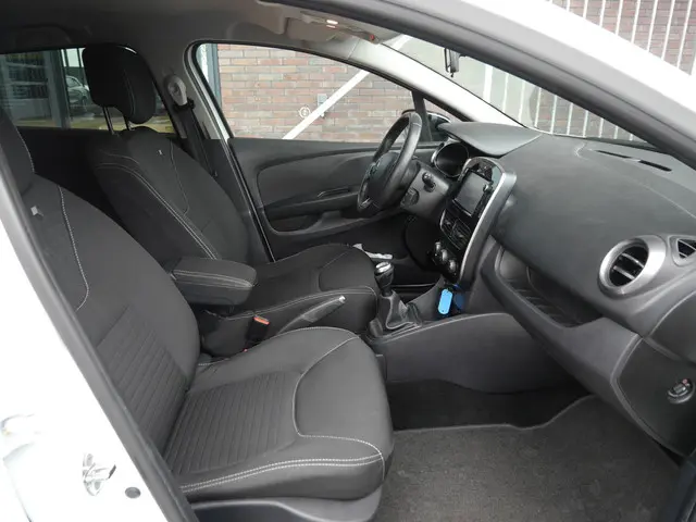 Renault Clio Estate 0.9 TCe Limited 2017 Benzine 11