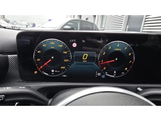 Mercedes-Benz A-Klasse 200 Luxury Line 2022 Benzine 24