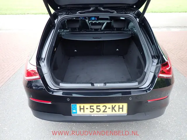 Mercedes-Benz CLA Shooting Brake 180 2020 Benzine 34