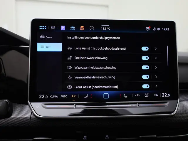 Volkswagen Golf 1.5eTSI/150PK R-Line DSG 2025 Benzine 12