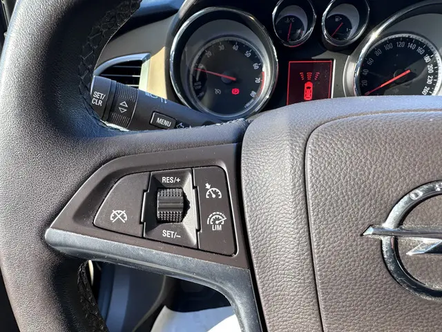 Opel Astra 1.4 Turbo Cosmo 2013 Benzine 19