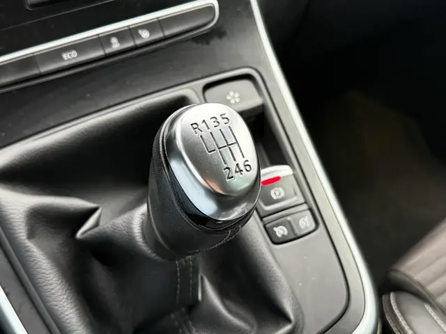 Renault Scénic 1.2 TCe Bose 2017 Benzine 25