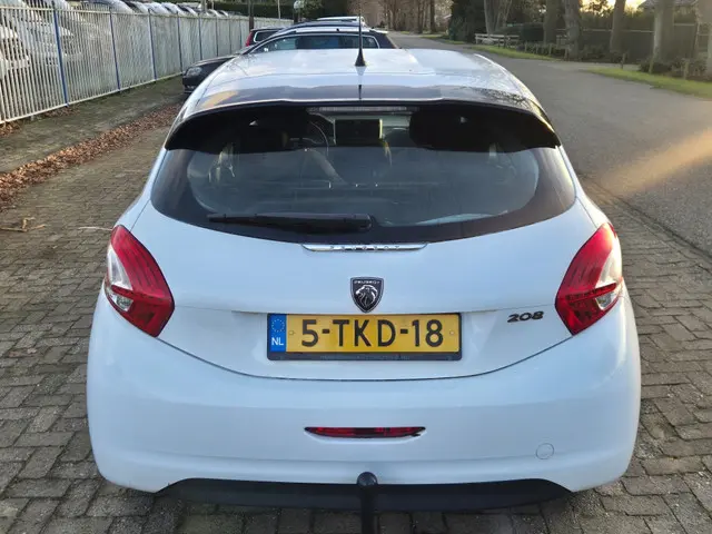 Peugeot 208 1.0 VTi Access 2014 Benzine 9
