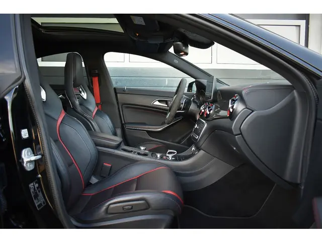 Mercedes-Benz CLA AMG 45 4MATIC 2018 Benzine 16