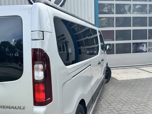 Renault Trafic 2.0 dCi 170 L2H1 DC Luxe 2021 Diesel 4