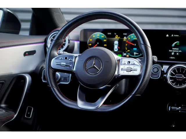 Mercedes-Benz CLA 250 e AMG Line 2023 Hybride Benzine 24