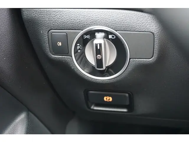 Mercedes-Benz GLA 180 Ambition 2015 Benzine 35