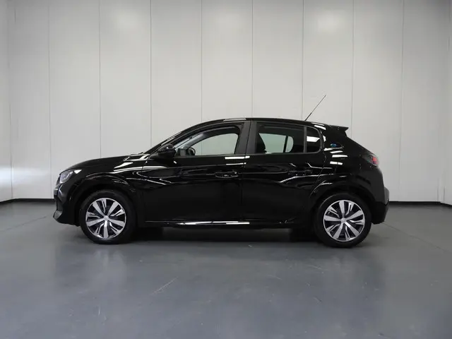 Peugeot e-208 2