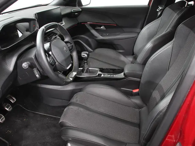 Peugeot 2008 1.2 PureTech 130 GT 2023 Benzine 9