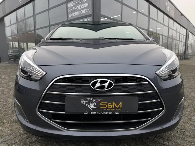 Hyundai ix20 1.6i Go! Automaat | Pano. | Camera 2017 Benzine 2