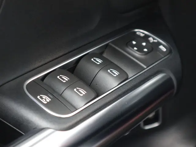 Mercedes-Benz GLA 250 e AMG Line 2021 Hybride Benzine 19