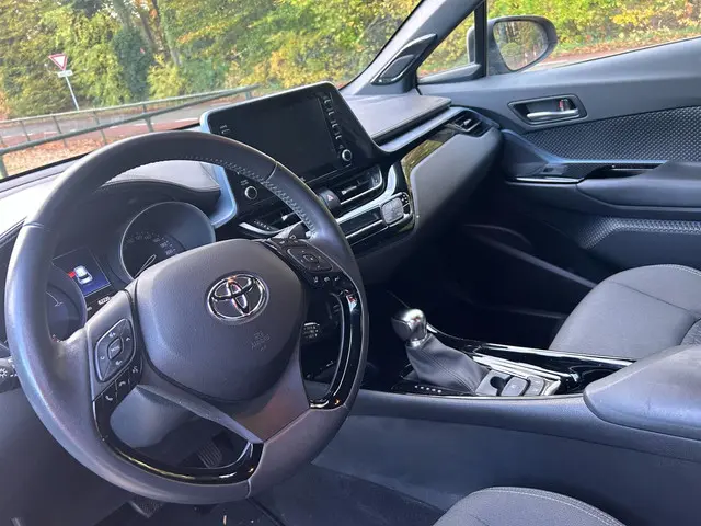Toyota C-HR 1.8 Hybrid Style 2021 Hybride Benzine 12