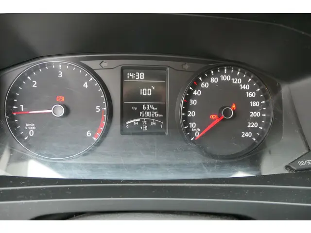 Volkswagen Transporter 2.0 TDI L2H1 Highline 2015 Diesel 16
