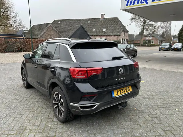 Volkswagen T-Roc 1.0 TSI Style Business 2020 Benzine 8