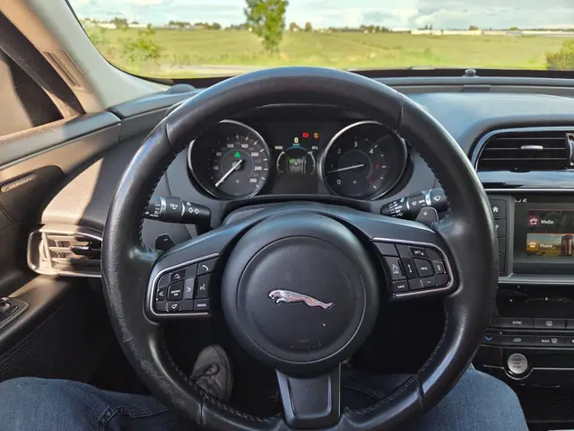 Jaguar XE 2.0 D Corporate Edition R-Sport 2016 Diesel 12