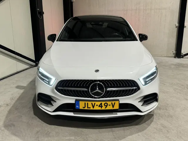 Mercedes-Benz A-Klasse 250 e AMG 2020 Hybride Benzine 32