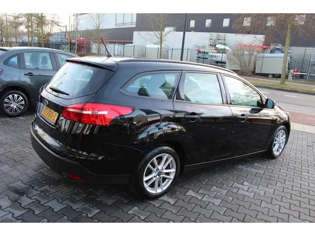 Ford Focus Wagon 1.0 Lease Edition 2017 Benzine 6