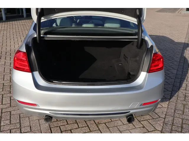 BMW 3 Serie 335i High Executive 2012 Benzine 14