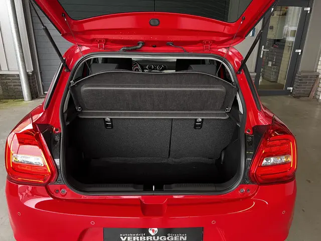 Suzuki Swift 1.2 Select Smart Hybrid 2023 Benzine 29