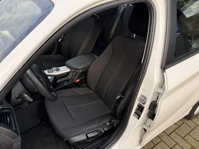 BMW 1 Serie 118i Executive Automaat 2018 Benzine 9