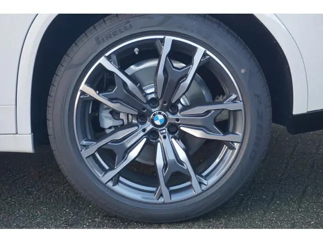 BMW X4 xDrive20i 2025 Benzine 8