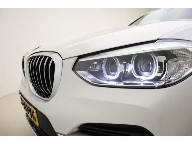 BMW X3 xDrive20i High Executive 2021 Benzine 24