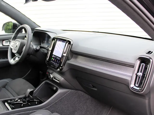 Volvo XC40 2.0 B4 Plus Black Edition 2025 Benzine 15