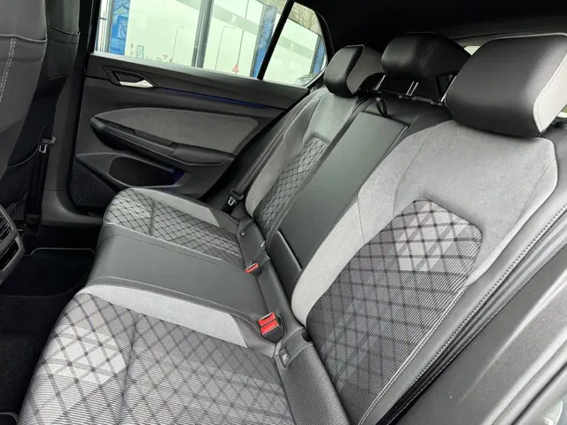 Volkswagen Golf 1.5 eTSI R-Line 2022 Benzine 42