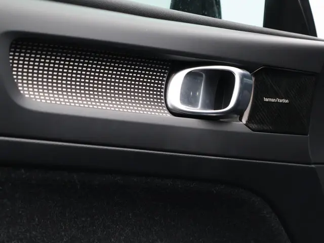 Volvo XC40 2.0 T4 R-Design 2019 Benzine 18