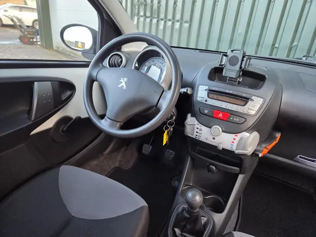 Peugeot 107 1.0 Access AIRCO 63000 km !!! 2013 Benzine 13