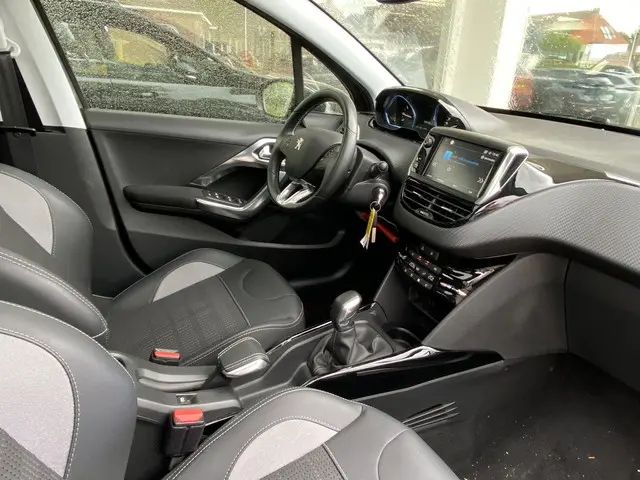 Peugeot 2008 1.2T 110pk Allure 2018 Benzine 10