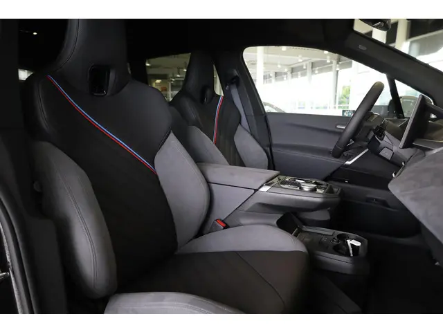 BMW iX xDrive45 2025 Elektrisch 8