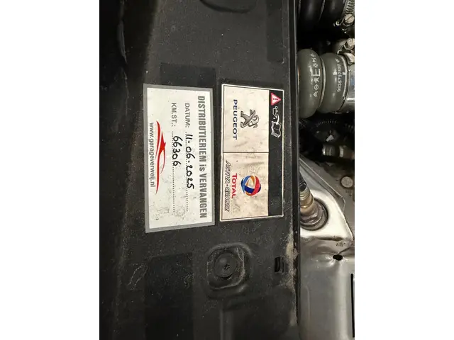 Peugeot 2008 1.2 PureTech Allure 2021 Benzine 20