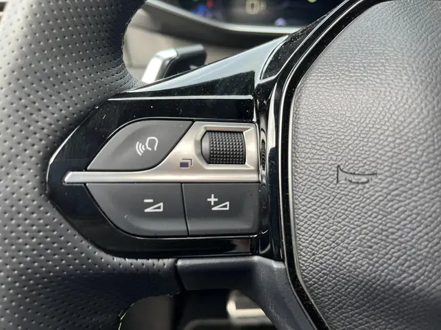 Peugeot 2008 1.2 Hybrid 145 PK GT 2025 Hybride Benzine 38