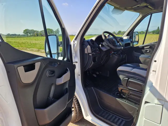 Renault Master T35 2.3 dCi L1H2 2015 Diesel 19