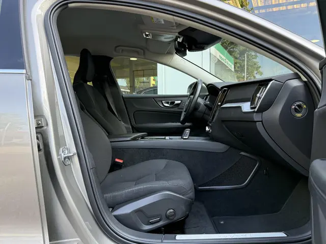 Volvo V60 2.0 B4 Business Pro 2021 Benzine 34