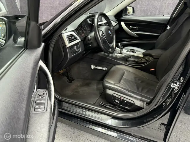 BMW 3 Serie 320i Upgrade Edition 2012 Benzine 11
