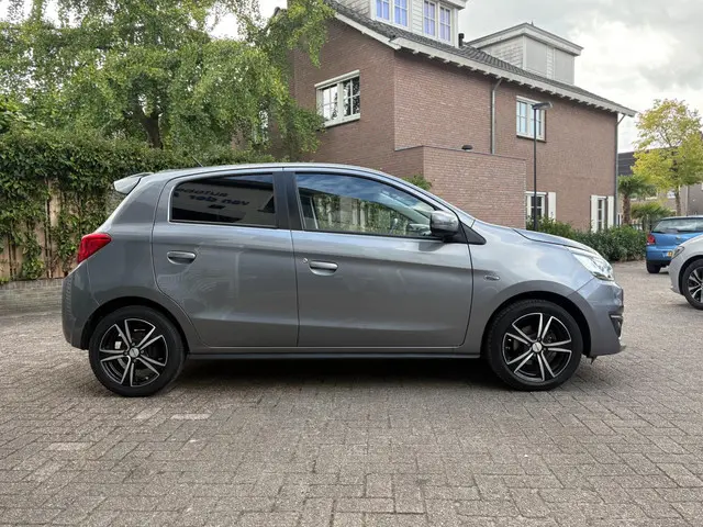 Mitsubishi Space Star 1.0 Intense+ 2016 Benzine 4