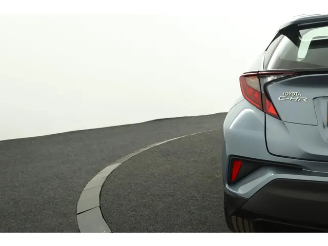 Toyota C-HR 1.8 Hybrid Dynamic 2023 Hybride Benzine 40