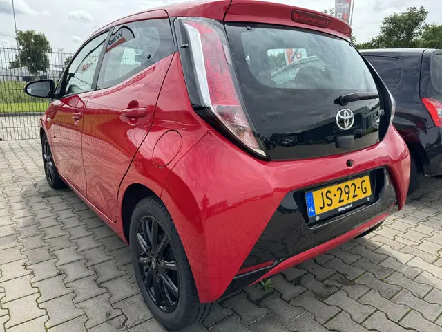 Toyota Aygo 1.0 VVT-i X Air Edition ( Cabrio ) 2016 Benzine 7
