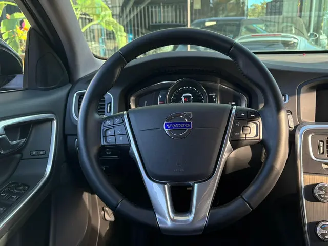 Volvo V60 2.0 T4 Summum 2016 Benzine 8